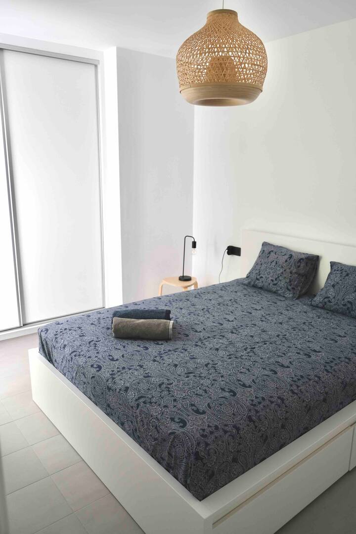 2号房配有双人床160x200厘米