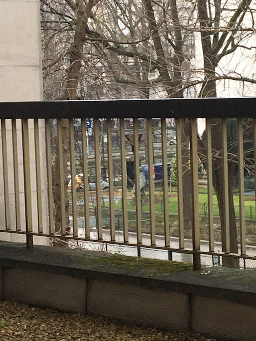 vue sur le canal depuis la cuisine