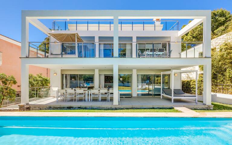 Villa en Primera línea de playa con piscina-12 Pax gallery image 5