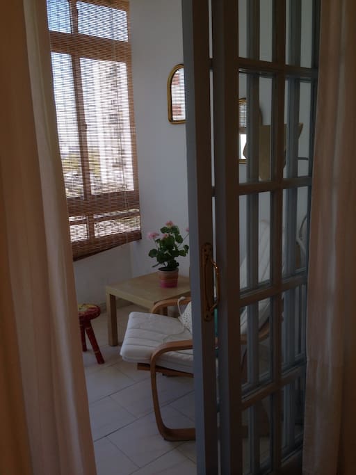 Terraza que comunica con habitación de los huéspedes totalmente privada.