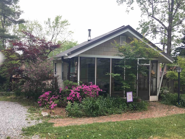 10 Best PetFriendly Airbnbs In Hendersonville, North Carolina