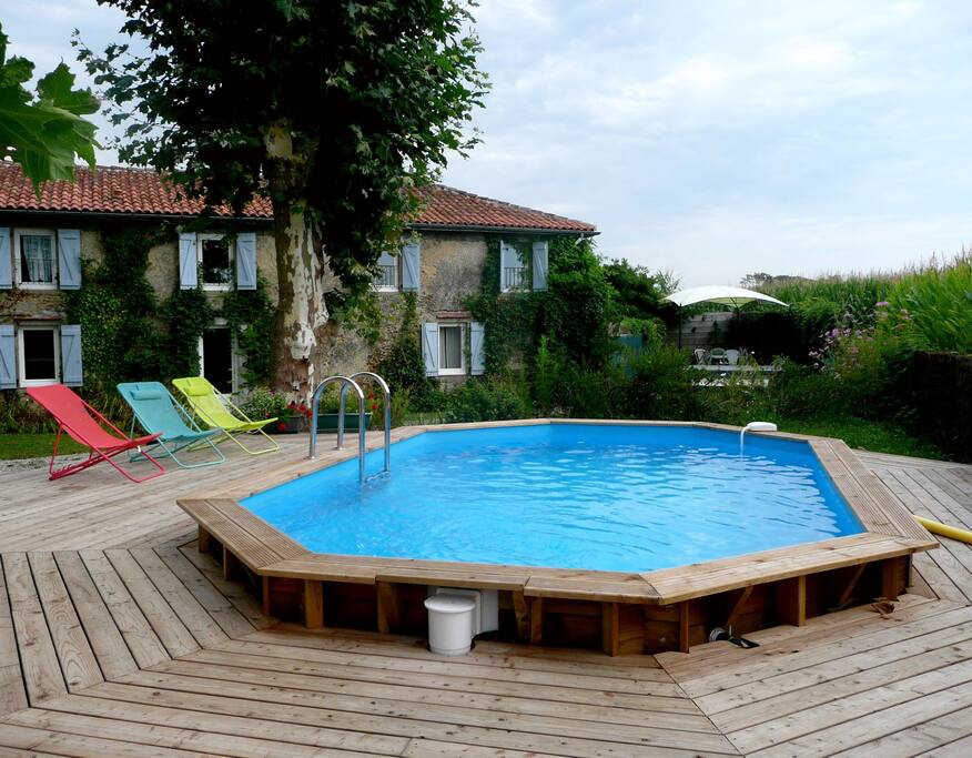 Piscine sécurisée avec terrasse Maison des Métayers