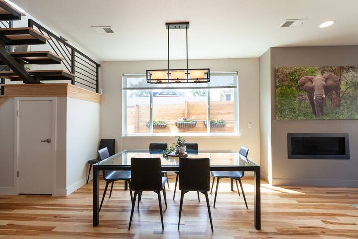 Luxurious New Home – Great Location, Amazing Views gallery image 3