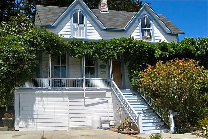 Guest bedroom in Victorian home