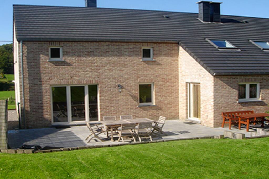 Back vakantiehuis voor 12 personen : groot zonneterras met tuinmeubelen.
#ChacunSonTour #Zaliggenieten