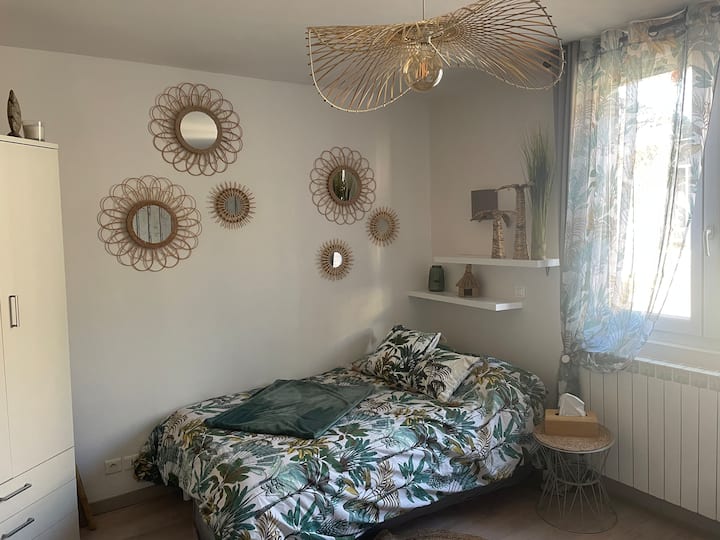 Habitación 2, 
4 camas 
1 cama y 1 sofá cama 