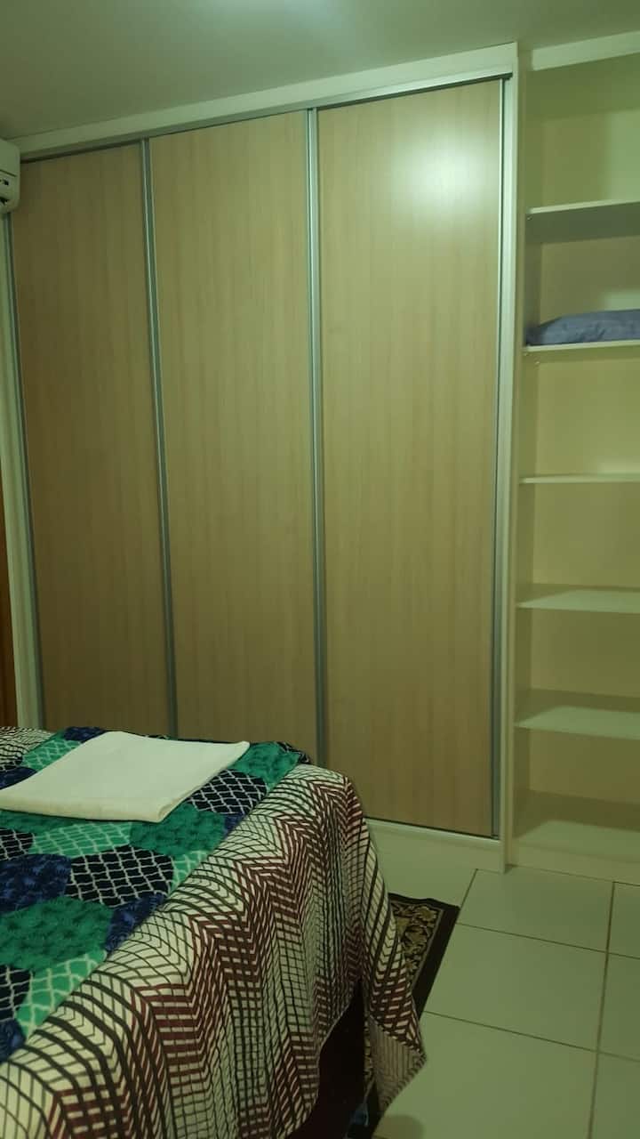 Habitación amueblada en suite