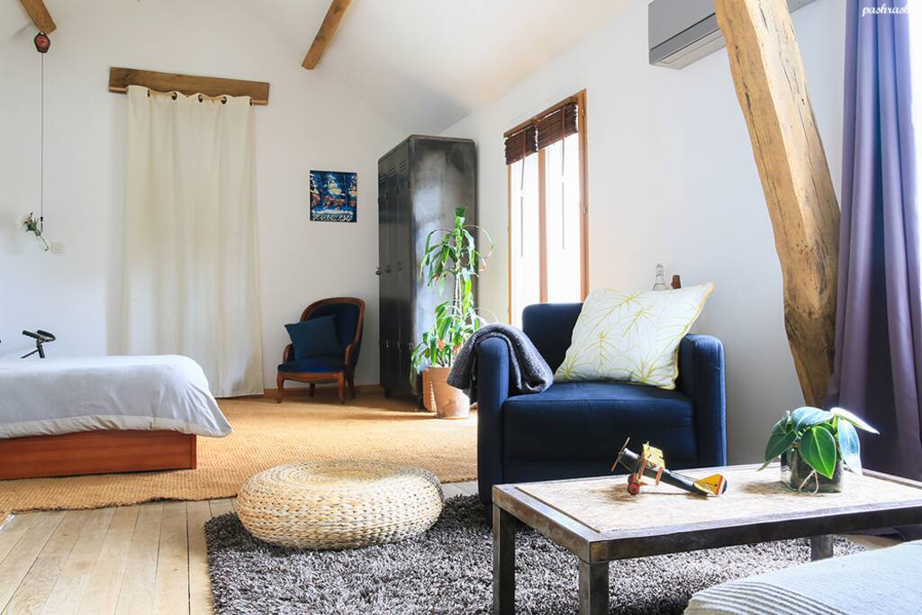 La chambre depuis le petit coin salon (©pashrash)