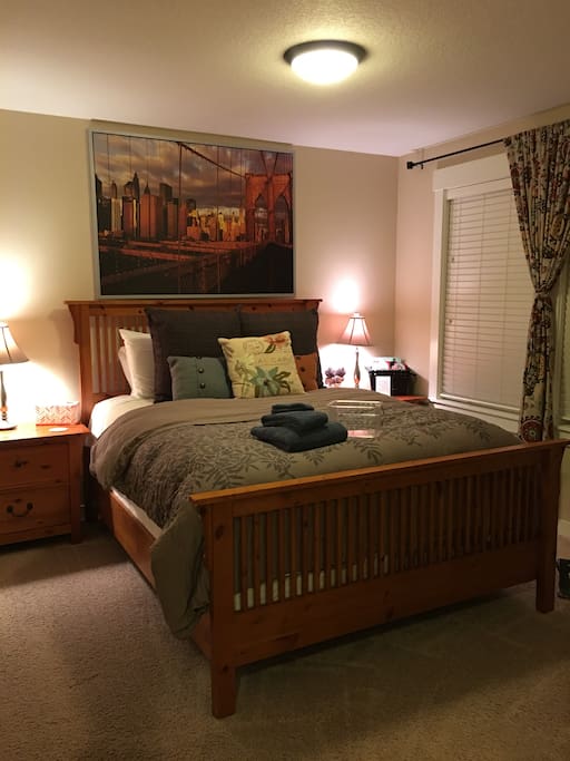 Queen bed with memory foam mattress