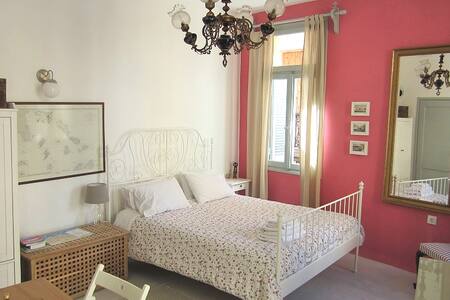 Simple and Cozy room in Old Town!