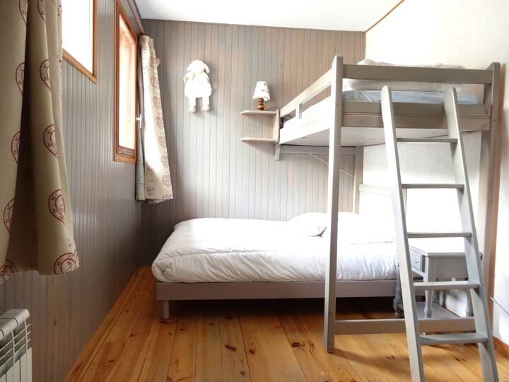 Habitación infantil 3 camas una doble y una individual, además de una cuna en  longitud 120 bajo petición.