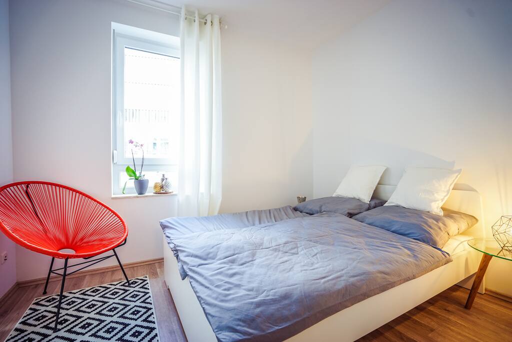 Schlafzimmer 1