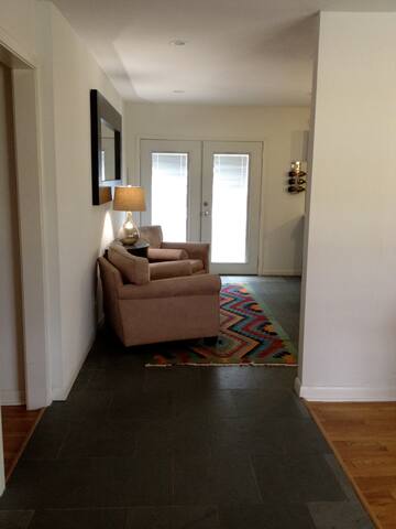 Modern S. Austin home 3 bed/2 bath gallery image 3