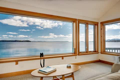 Water's Edge-Oceanfront with Stellar View