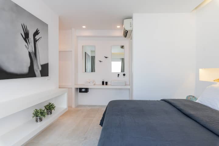 Main House bedroom 3 (luego)