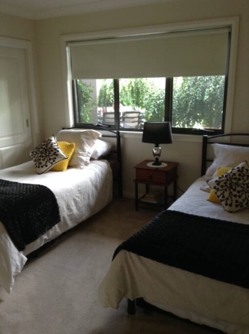 3rd bedroom 2 or 3 single beds