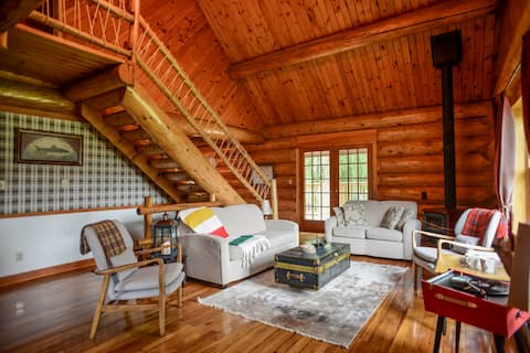 The Log House - Wellington - with Fast Wifi