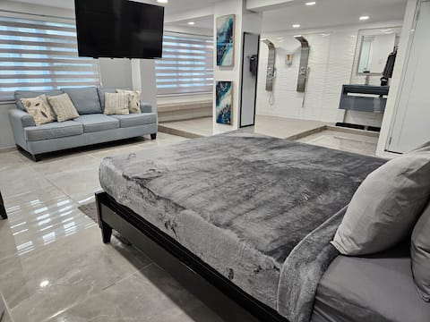 Relax w./ your family enjoy pool, river, game room