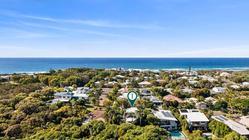 Peace within the palms, Castaways Beach gallery image 3