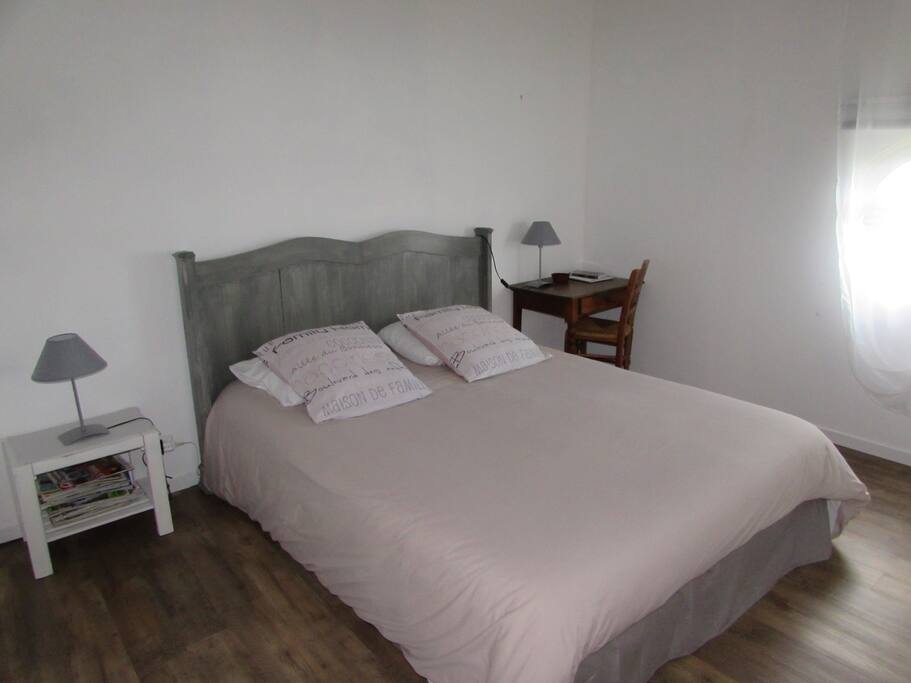 Chambre douillette & grand placard & literie en 160 cm...