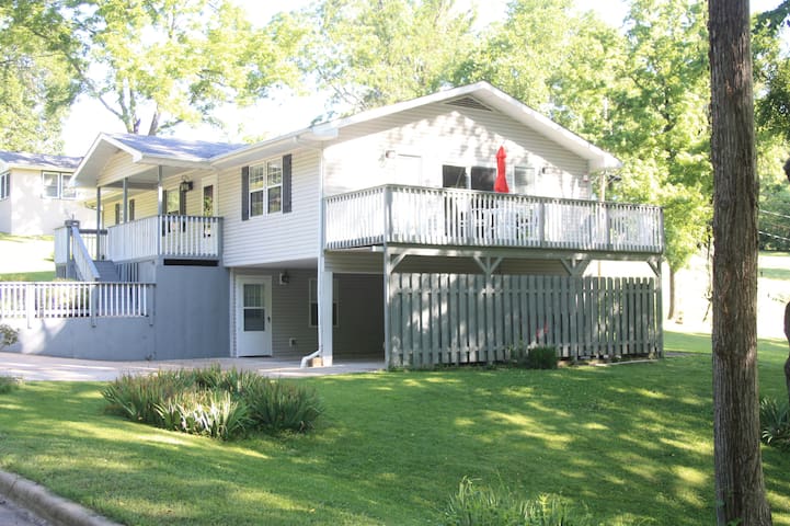 Quiet in the Heart of Branson