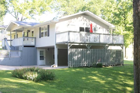 Quiet in the Heart of Branson