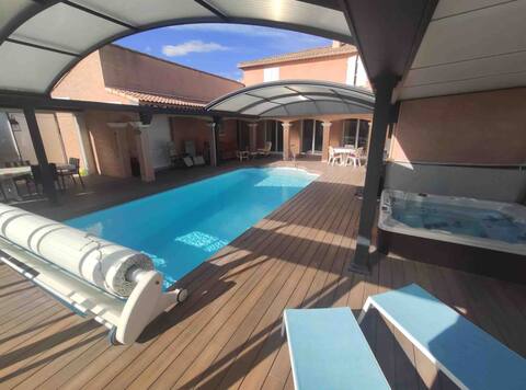Villa, Covered Heated pool relaxing hot tub