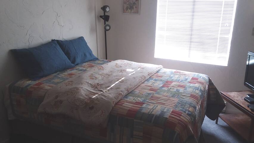 Spacious, private, quite room close to highway