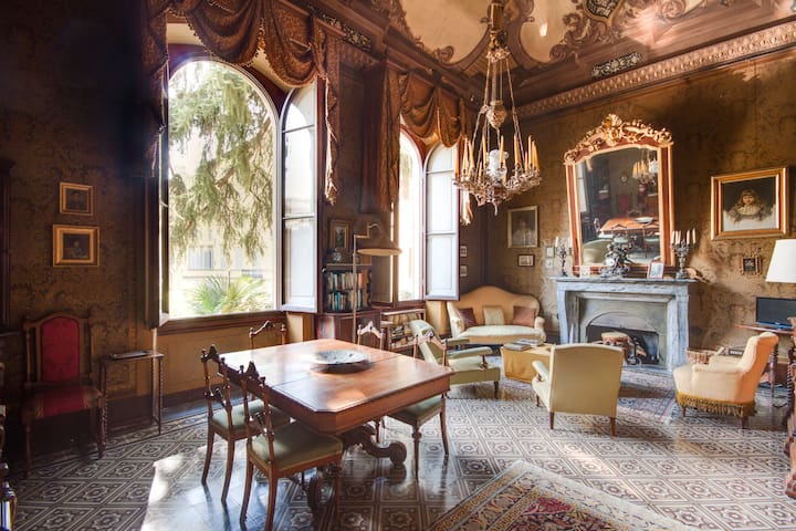 Historical mansion in Florence with garden