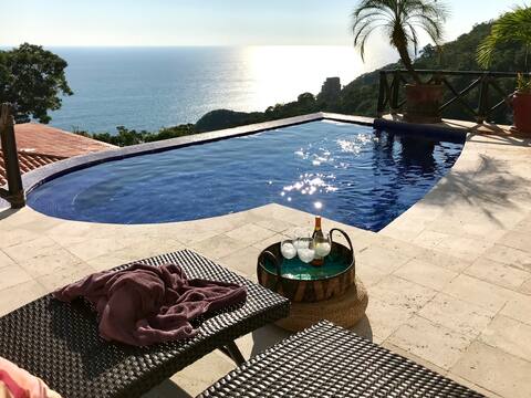 Villa Suspiro with a Stunning View of the Pacific