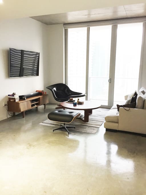 Beautifully furnished by designer !