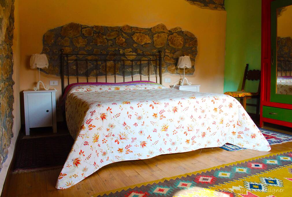 Camera con letto matrimoniale