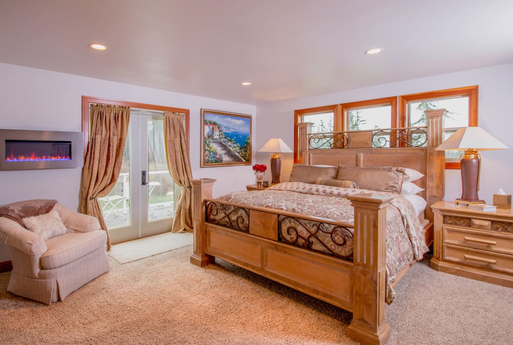 Grand Room
$130 -$150
Go to individual room listing to book just this room.