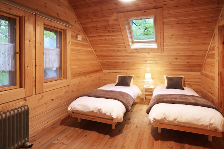 Bed room for 2 single beds