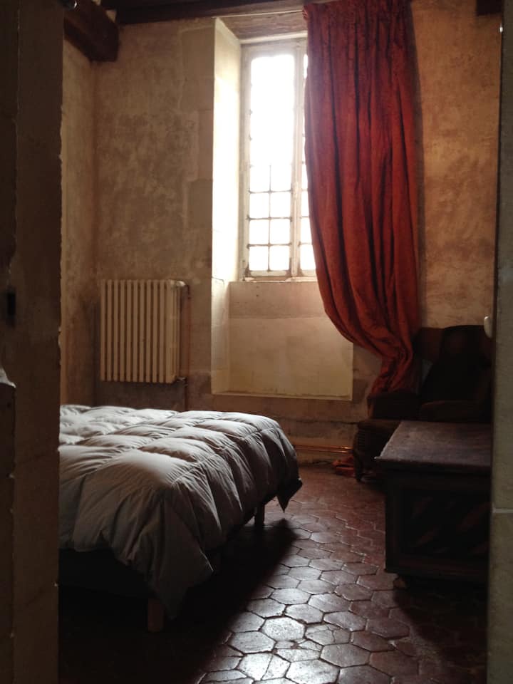 chumba kinachoitwa 'mnara' kwa sababu kinafunguliwa kwenye ngazi
Vitanda 2 vya 80X200 ambavyo vinaweza kuunganishwa kwenye kitanda cha 160