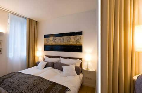 Popular Airbnb listing: Luxury apartment with 2 rooms "HH3" in Hoheluft West
