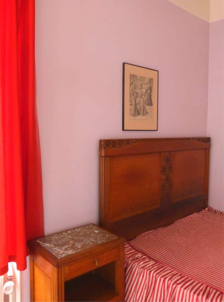 The Mauve room / The Mauve Room 