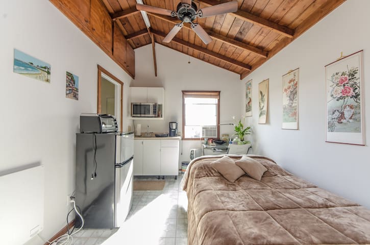 Detached Aunt  house  8 min to Redondo  beach -