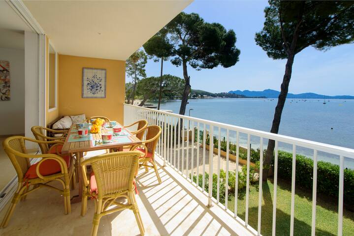 Marisol seafront apartment with amazing views