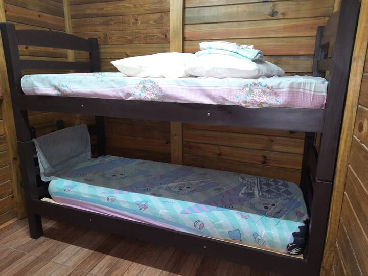 Krevet na sprat u spavaćoj sobi 