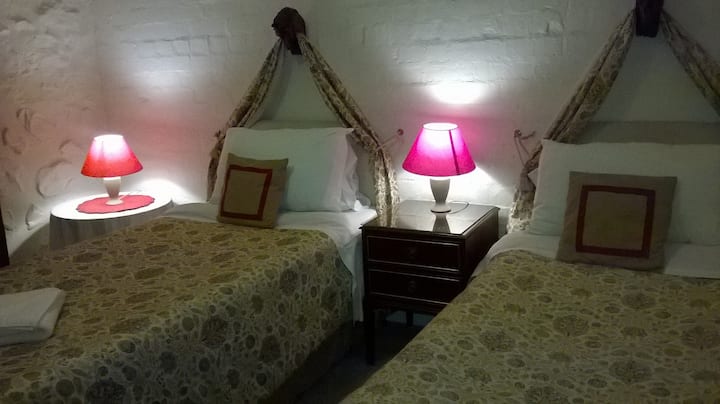 Პოლო საძინებელი (სამი ერთადგილიანი საწოლით)