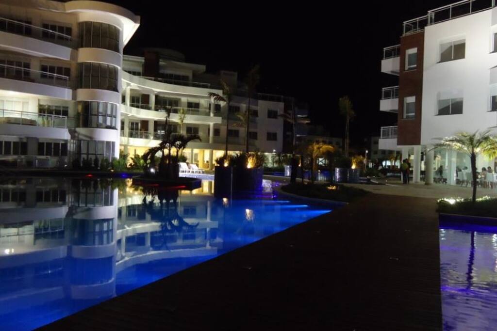 PISCINAS ILUMINADAS