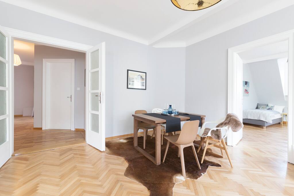 Living room / Dining table