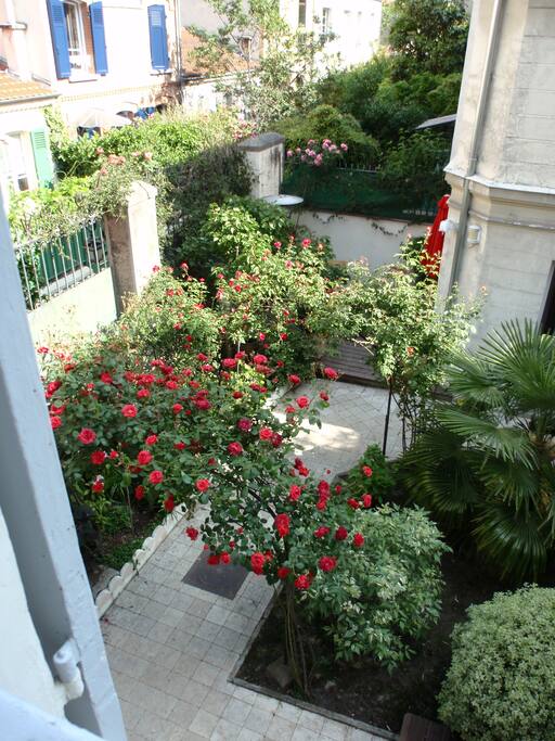 jardin fleuri d'avril à octobre