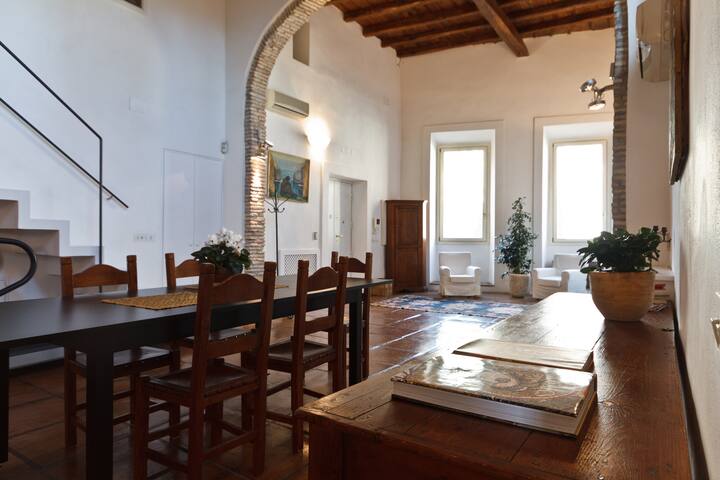 The Historic Nobleman’s Loft -5 Bedrooms! gallery image 2