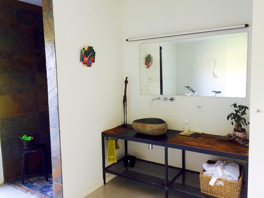 Salle de bain commune pour les Hotes