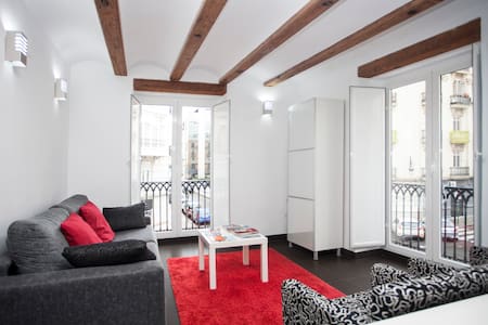 Flat next to Train Station & Subway