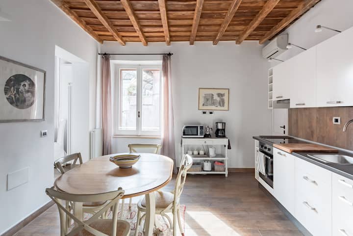 Old World Charm And Modern Comfort At The Cloister - روما