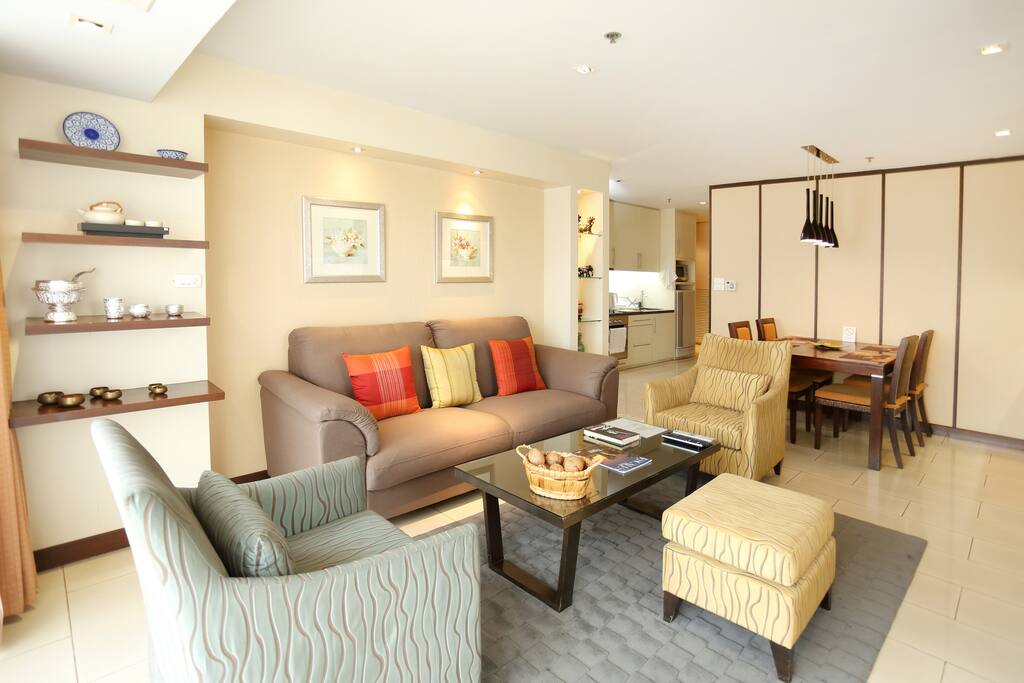 Lounge & Dining Room