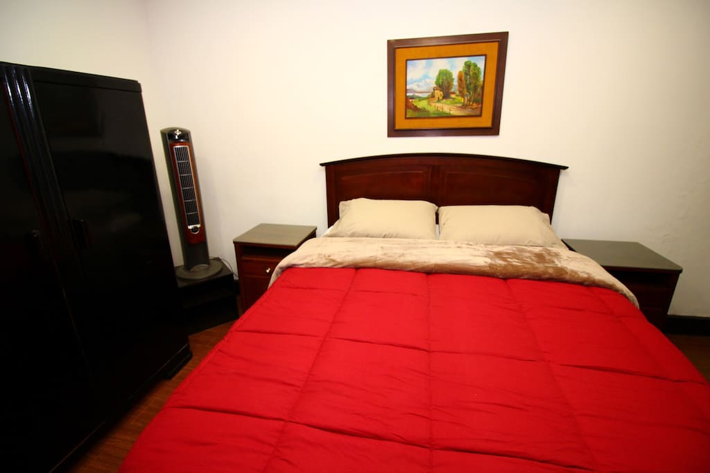 Qween bed & armoir